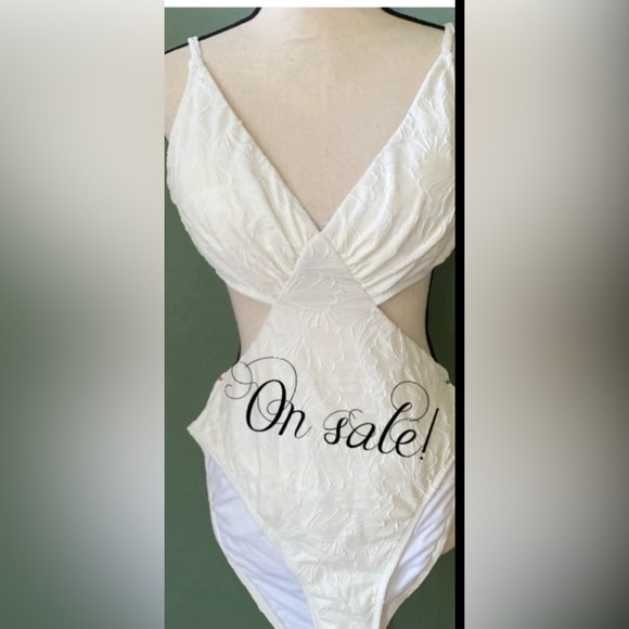 New women’s Sz XL  cut out sides vneck open back one piece bathing suit - Picture 1 of 11